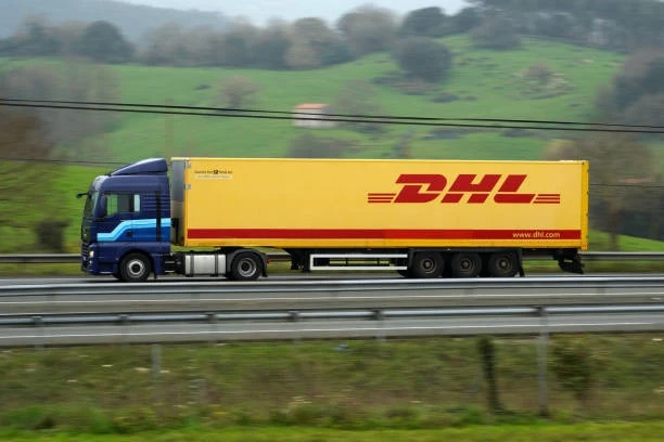 Dhl envía paquete internacional
